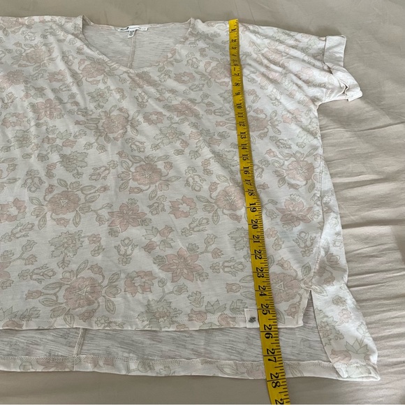 Seven7 V Neck Short Sleeve Pale Neutral Floral T Shirt • Size XL - Picture 8 of 13